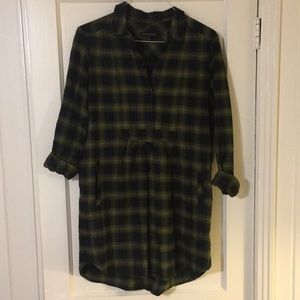 Banana Republic green and navy tunic. Size M.